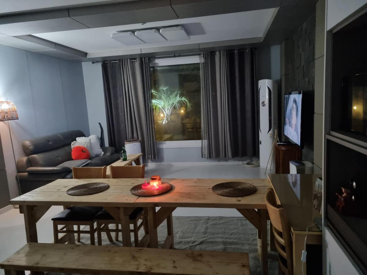 Gashi Sarang Bed and Breakfast Seogwipo-stad Buitenkant foto