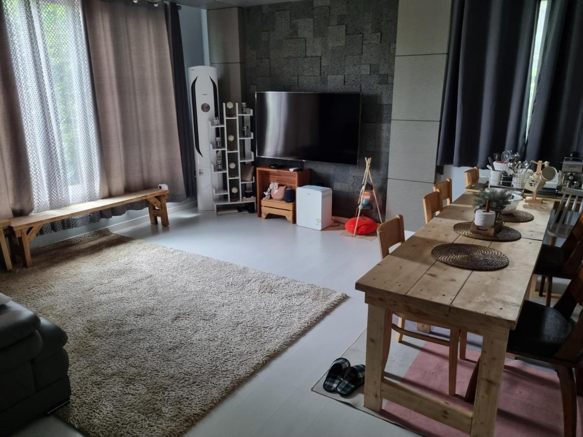 Gashi Sarang Bed and Breakfast Seogwipo-stad Buitenkant foto
