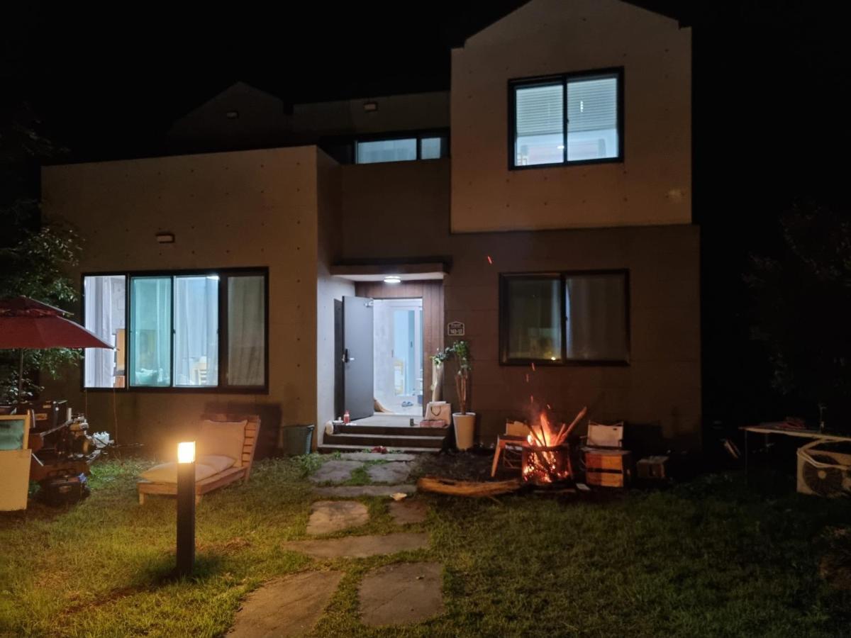 Gashi Sarang Bed and Breakfast Seogwipo-stad Buitenkant foto